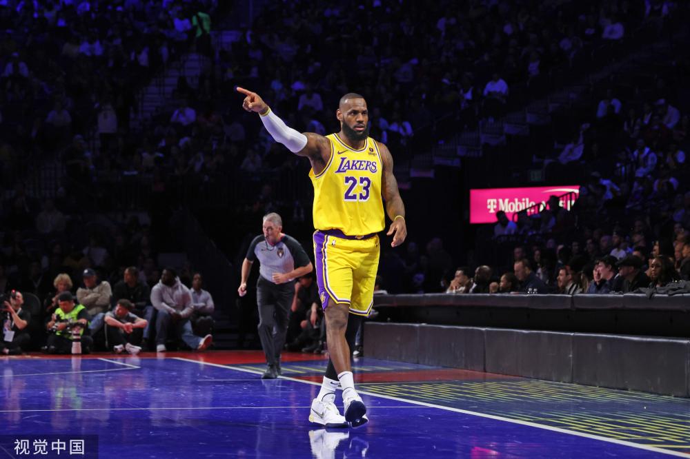 他严格遵守 他严格遵守