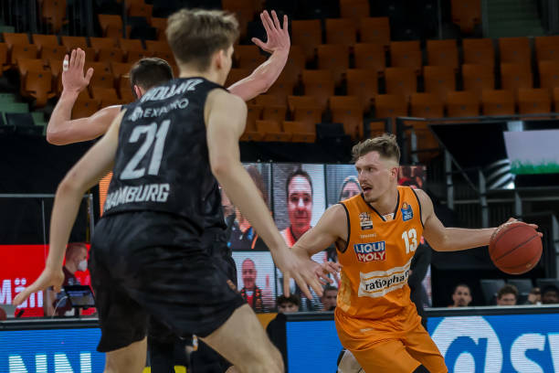 周琦加盟四 周琦加盟四